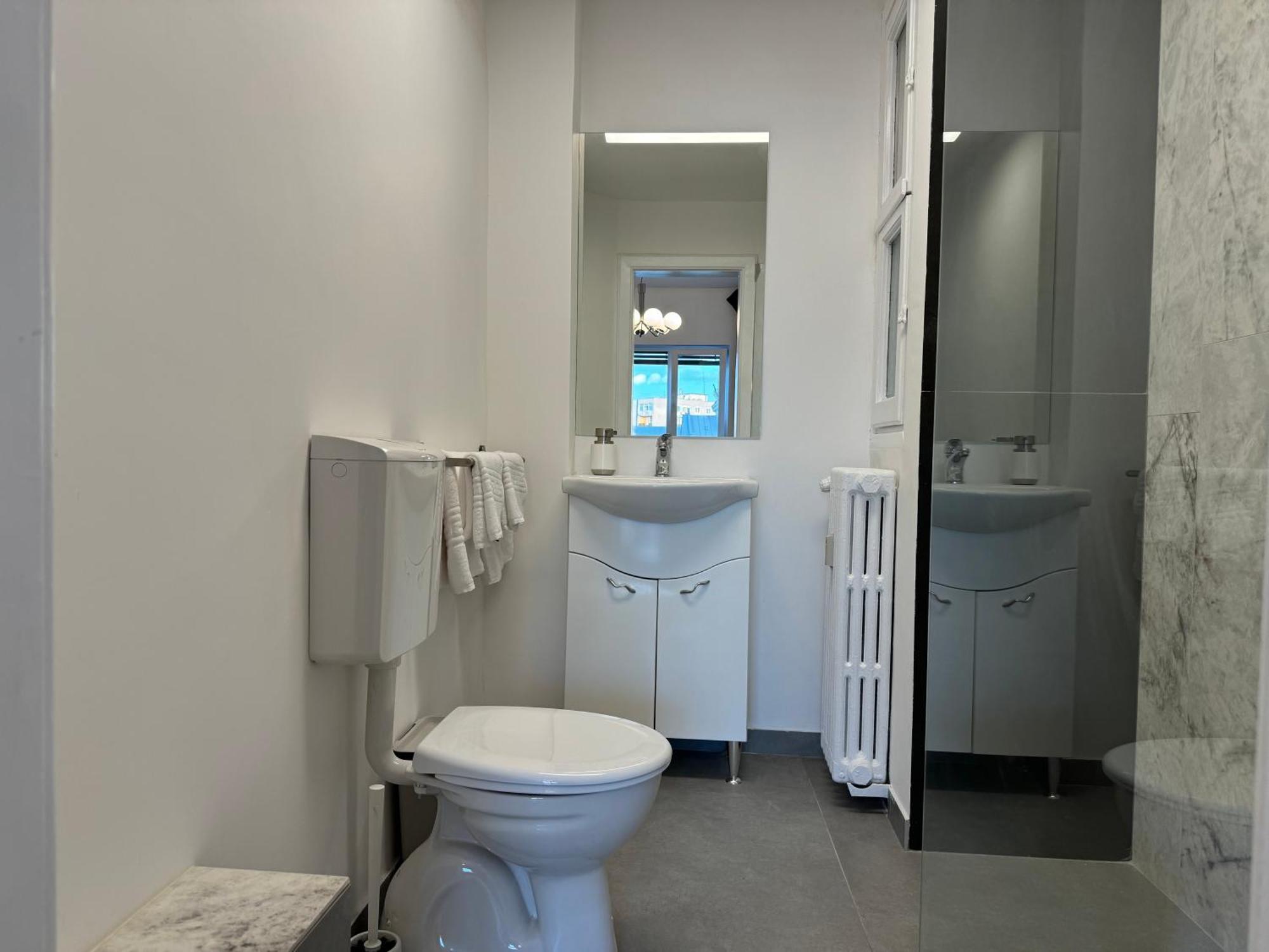 Airy & Beautiful Downtown Apartment 布加勒斯特 外观 照片